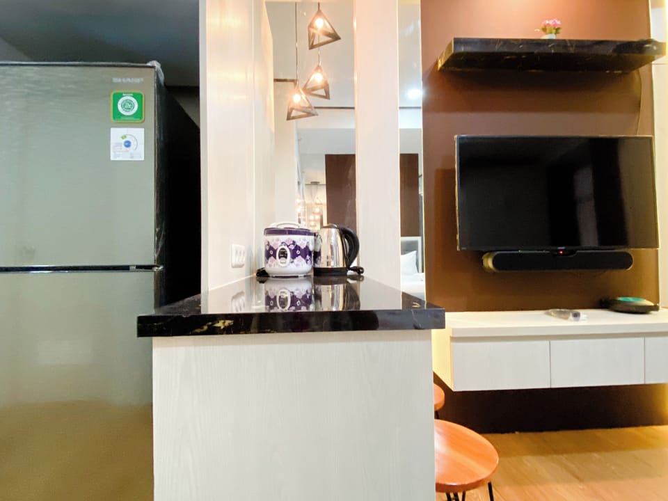 Studio | Private kitchen | Full-size fridge, stovetop