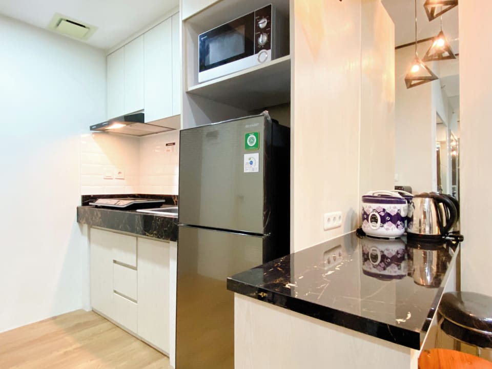 Studio | Private kitchen | Full-size fridge, stovetop