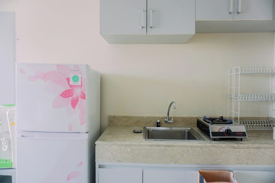 Studio | Private kitchen | Full-size fridge, stovetop
