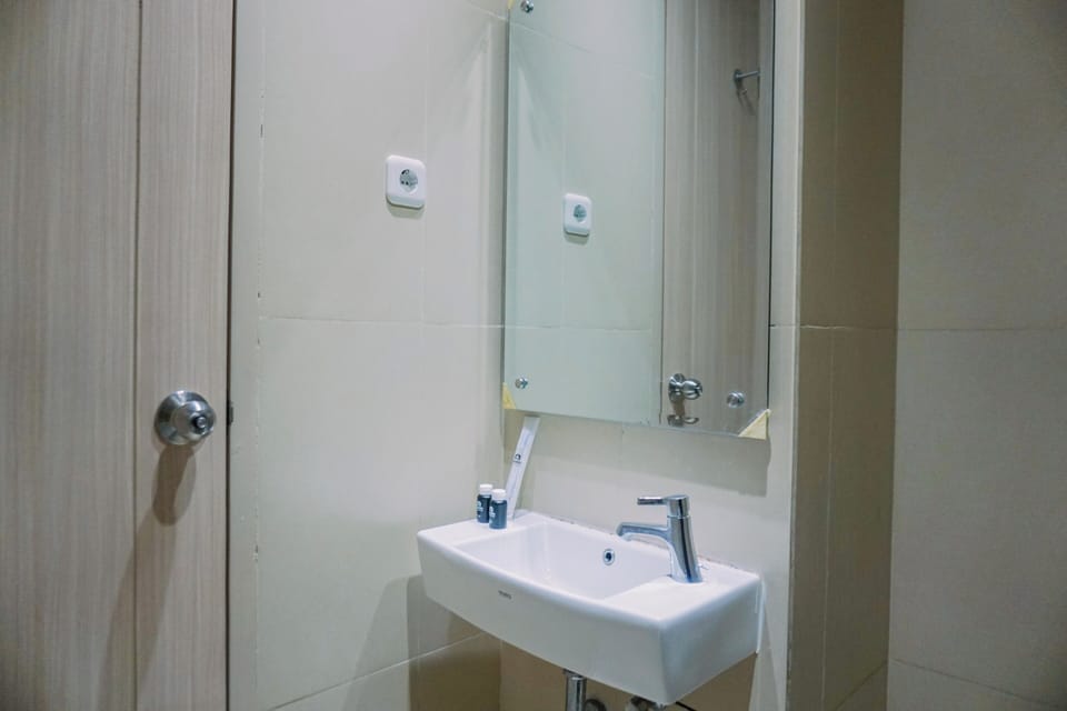 Studio | Bathroom | Shower, towels