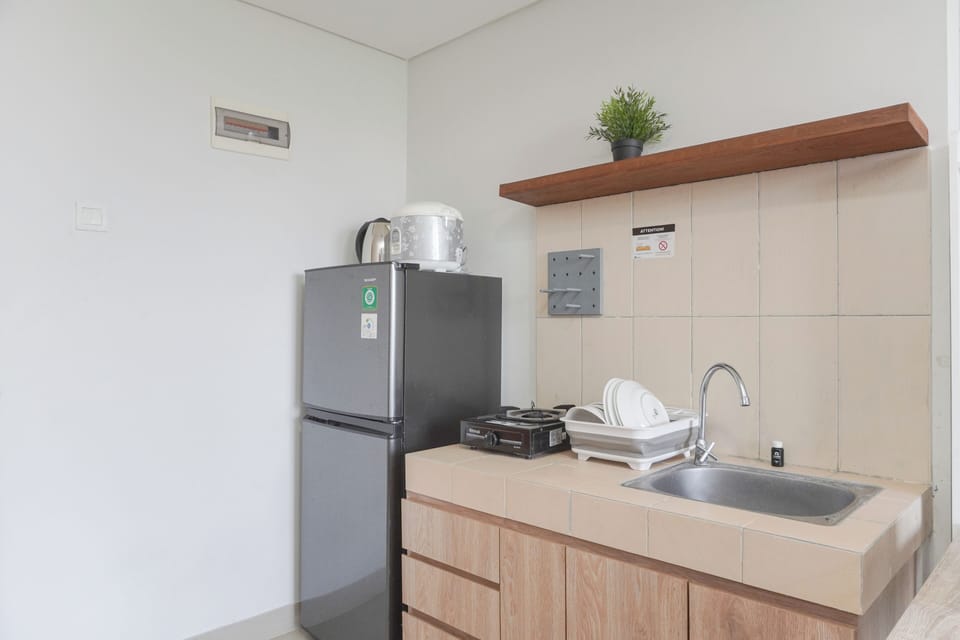 Apartment | Private kitchen | Full-size fridge, stovetop