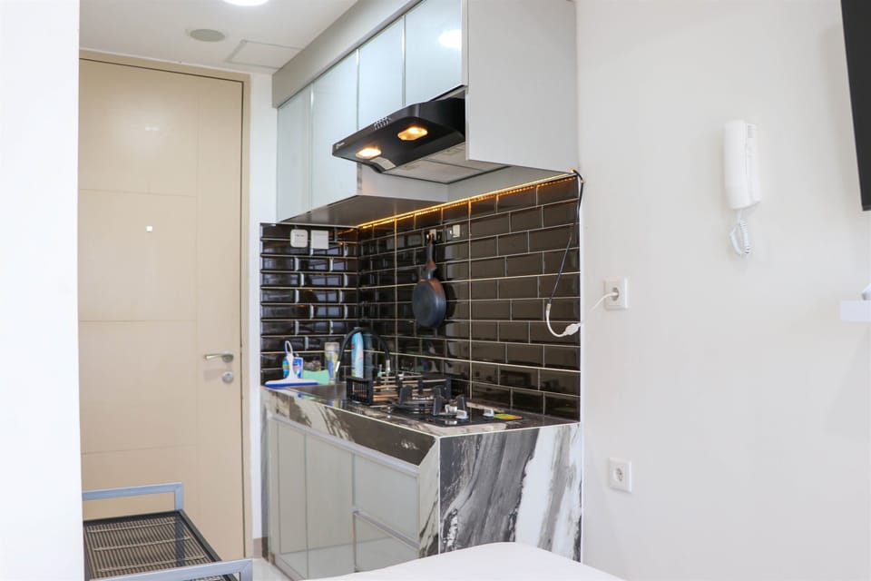 Studio | Private kitchen | Full-size fridge, stovetop
