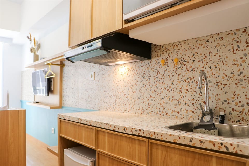 Studio | Private kitchen | Full-size fridge, stovetop