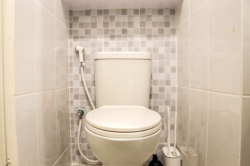 Studio | Bathroom | Shower, towels