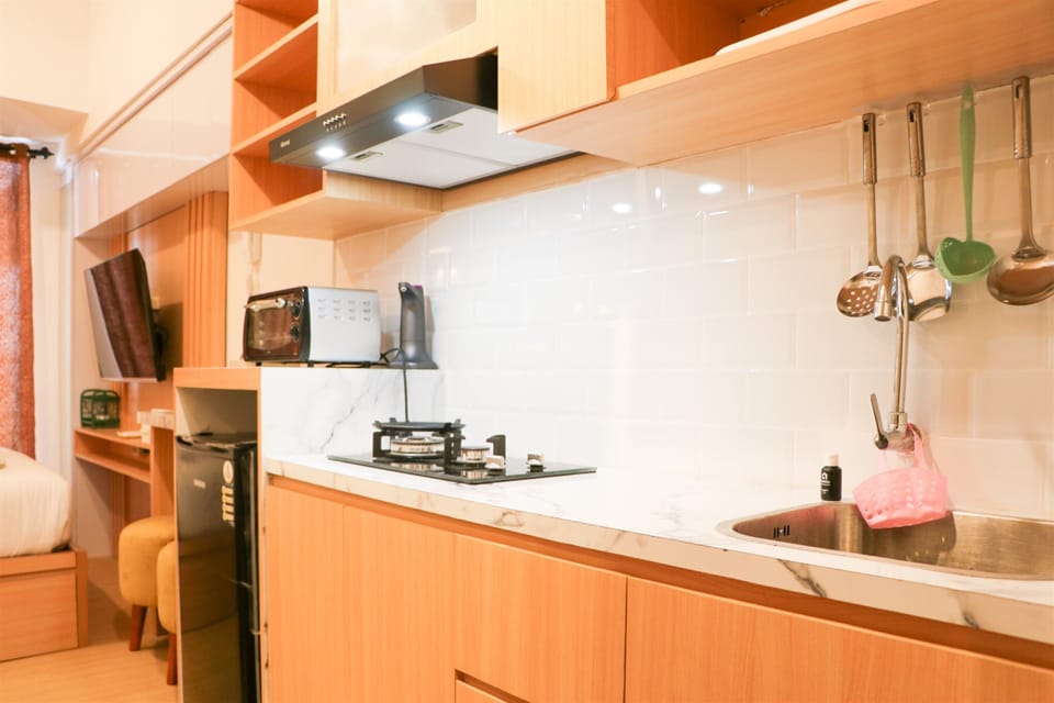 Studio | Private kitchen | Full-size fridge, stovetop