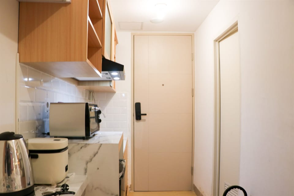 Studio | Private kitchen | Full-size fridge, stovetop