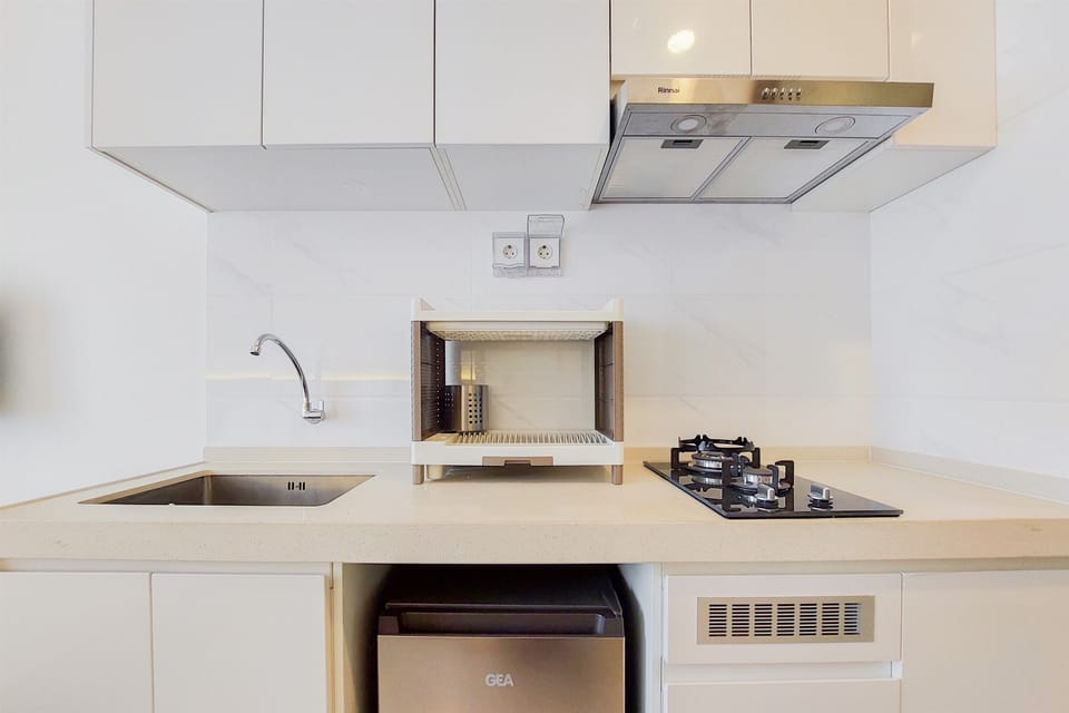 Studio | Private kitchen | Full-size fridge, stovetop