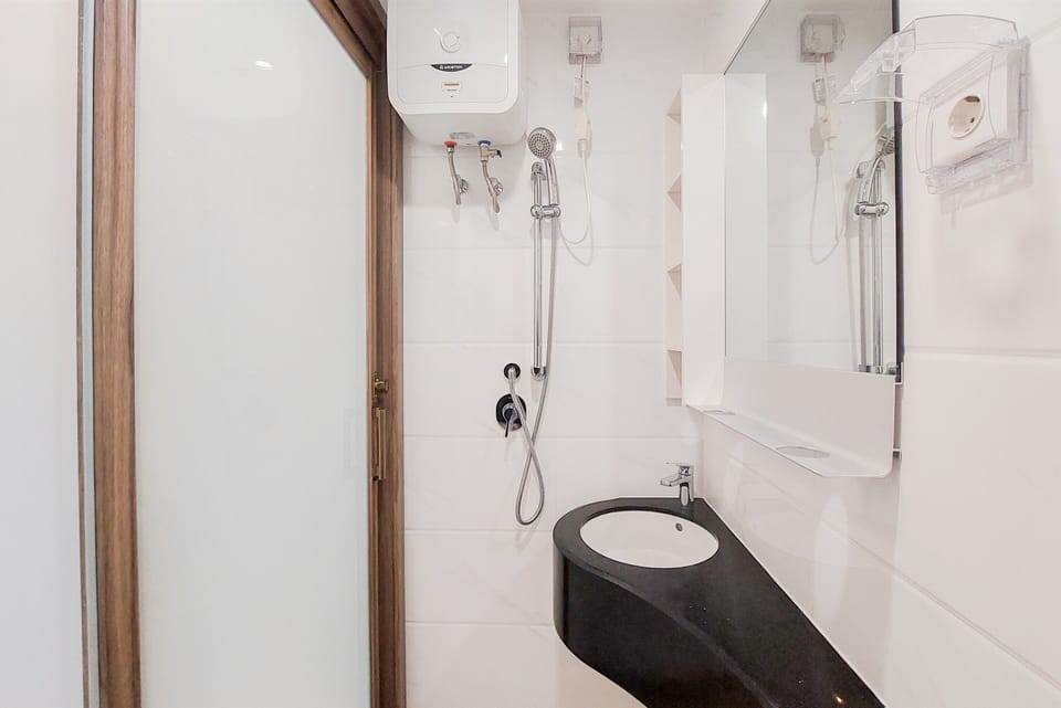 Studio | Bathroom | Shower, towels