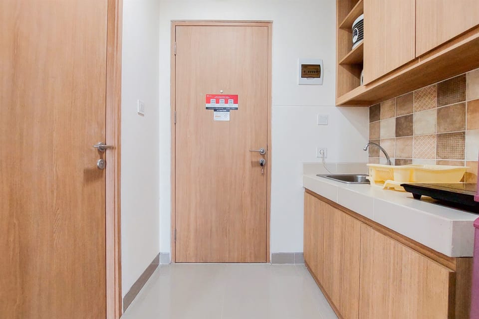 Studio | Private kitchen | Full-size fridge, stovetop
