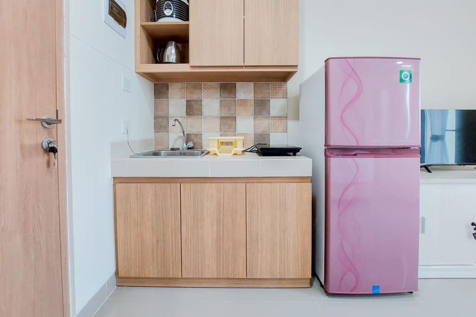 Studio | Private kitchen | Full-size fridge, stovetop