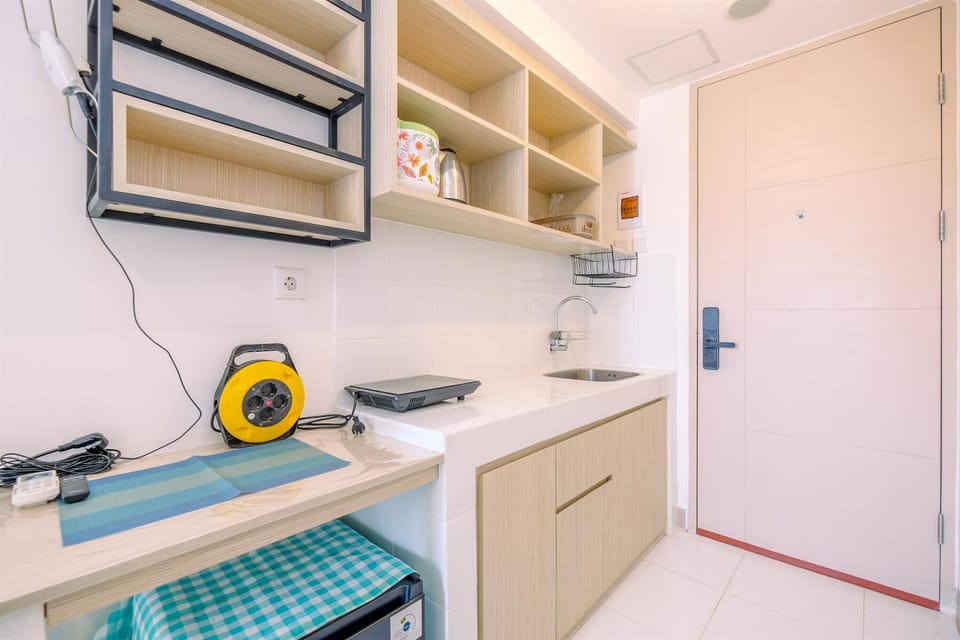 Studio | Private kitchen | Full-size fridge, stovetop