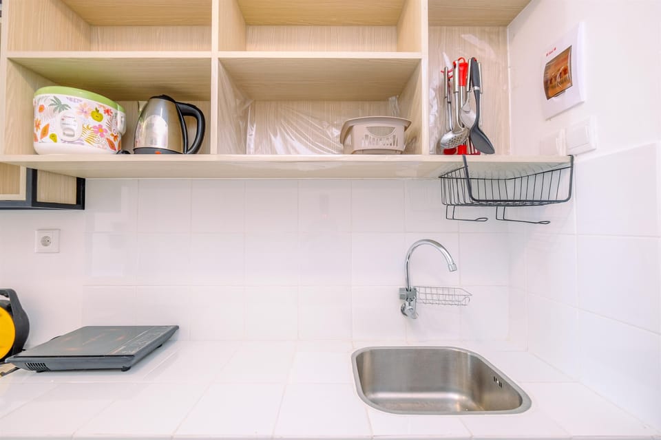 Studio | Private kitchen | Full-size fridge, stovetop