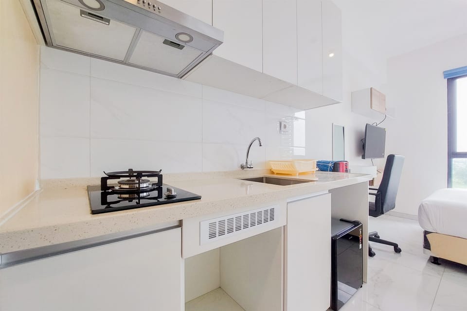 Studio | Private kitchen | Full-size fridge, stovetop