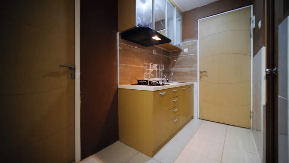 Apartment | Private kitchen | Full-size fridge, stovetop