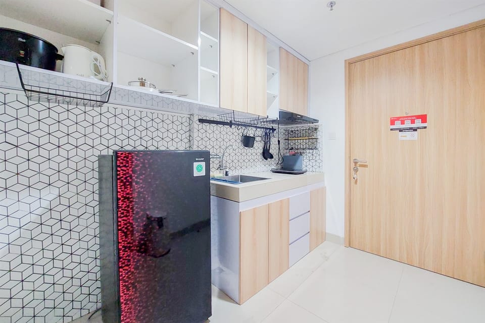 Apartment | Private kitchen | Full-size fridge, stovetop