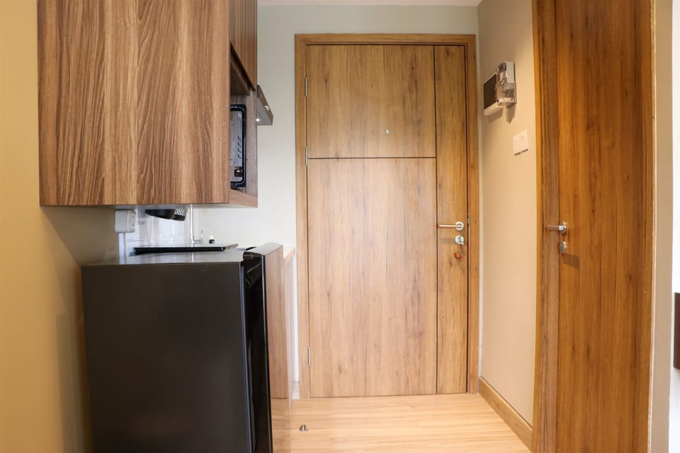 Studio | Private kitchen | Full-size fridge, stovetop