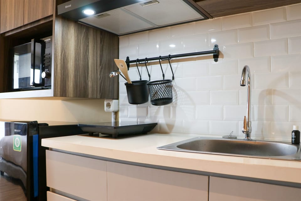 Studio | Private kitchen | Full-size fridge, stovetop