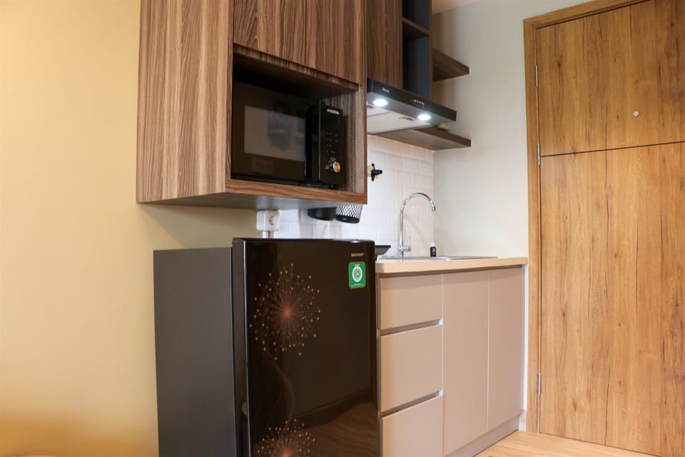 Studio | Private kitchen | Full-size fridge, stovetop