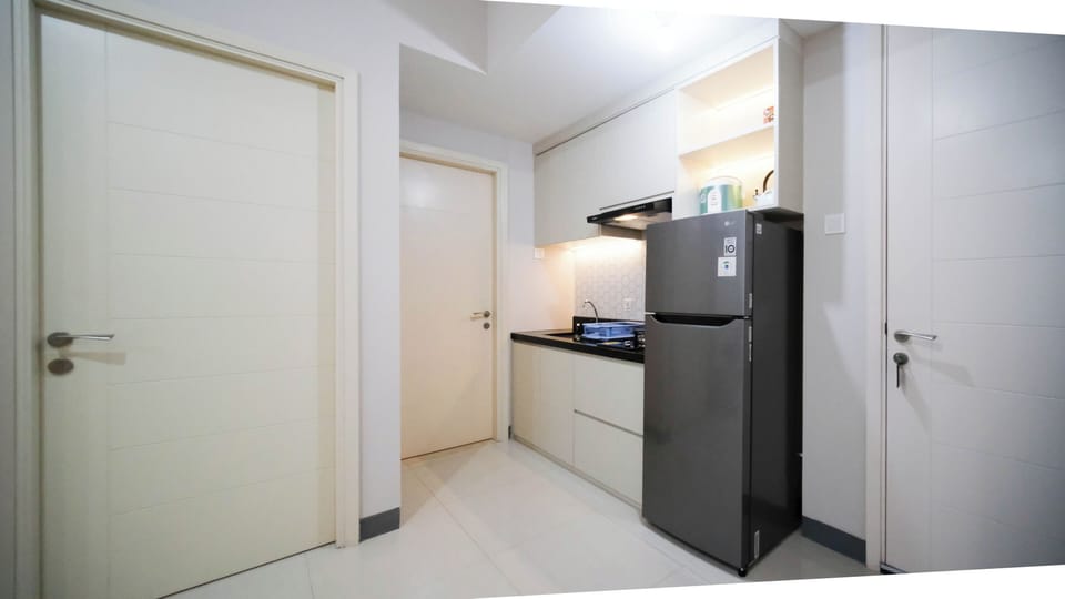 Apartment | Private kitchen | Full-size fridge, stovetop