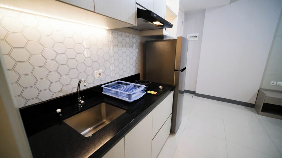 Apartment | Private kitchen | Full-size fridge, stovetop