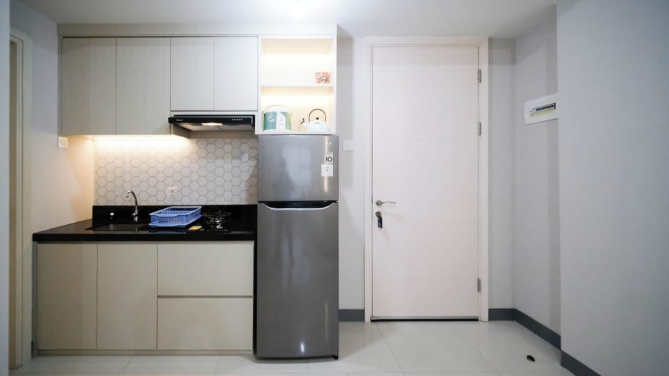 Apartment | Private kitchen | Full-size fridge, stovetop