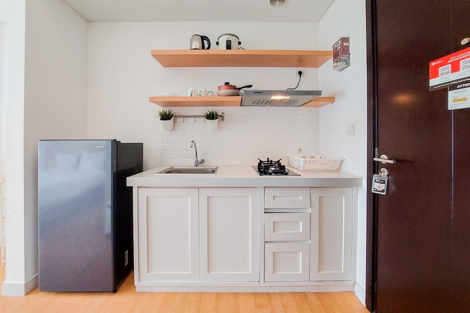 Studio | Private kitchen | Full-size fridge, stovetop