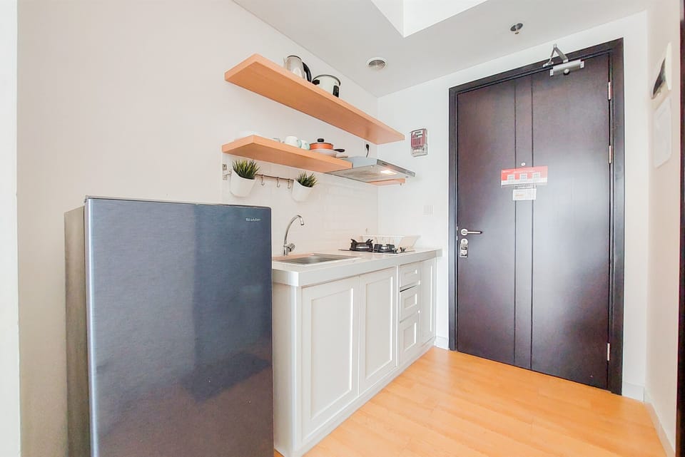 Studio | Private kitchen | Full-size fridge, stovetop