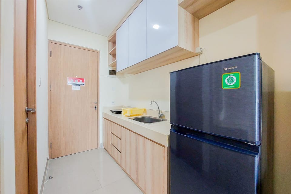 Studio | Private kitchen | Full-size fridge, stovetop