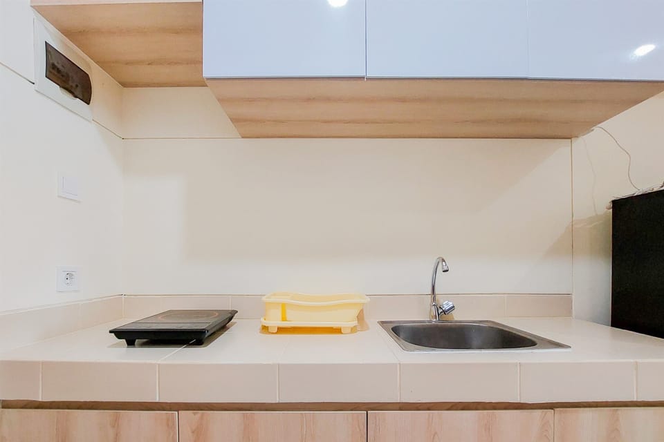 Studio | Private kitchen | Full-size fridge, stovetop