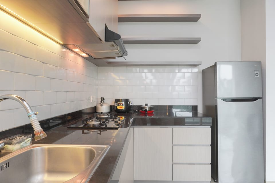 Apartment | Private kitchen | Full-size fridge, stovetop