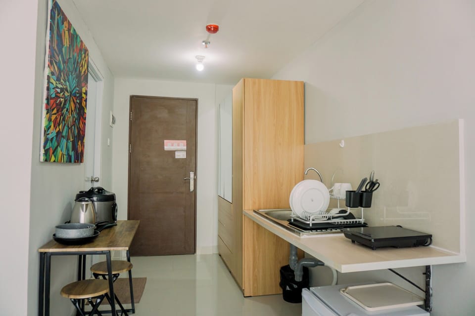 Studio | Private kitchen | Full-size fridge, stovetop
