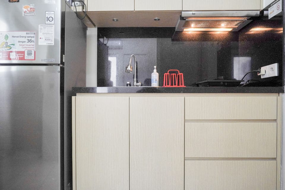Full-size fridge, stovetop