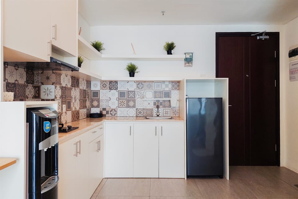 Apartment | Private kitchen | Full-size fridge, stovetop