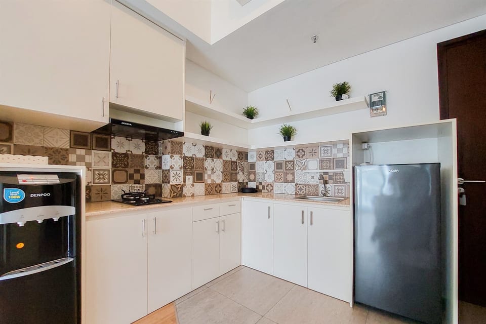 Apartment | Private kitchen | Full-size fridge, stovetop