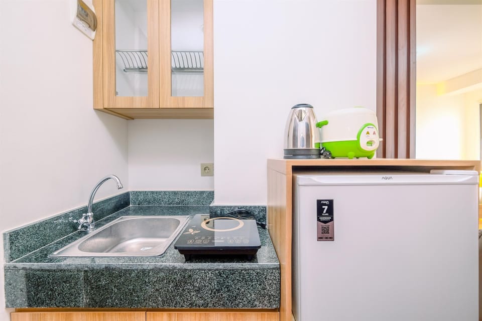 Studio | Private kitchen | Full-size fridge, stovetop, rice cooker, cookware/dishes/utensils