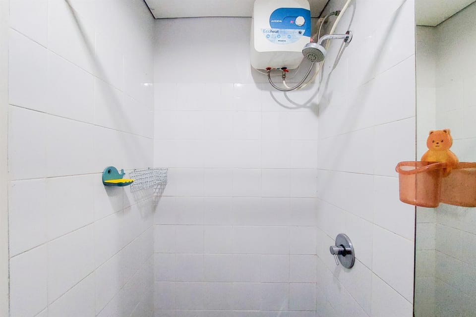 Studio | Bathroom | Shower, towels