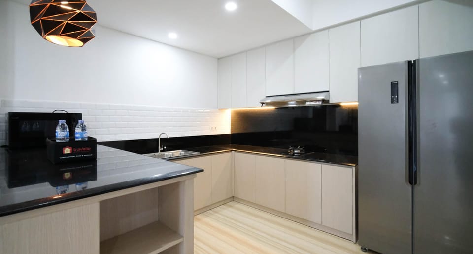 Apartment | Private kitchen | Full-size fridge, stovetop