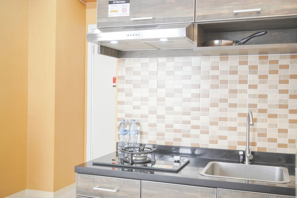 Studio | Private kitchen | Full-size fridge, stovetop
