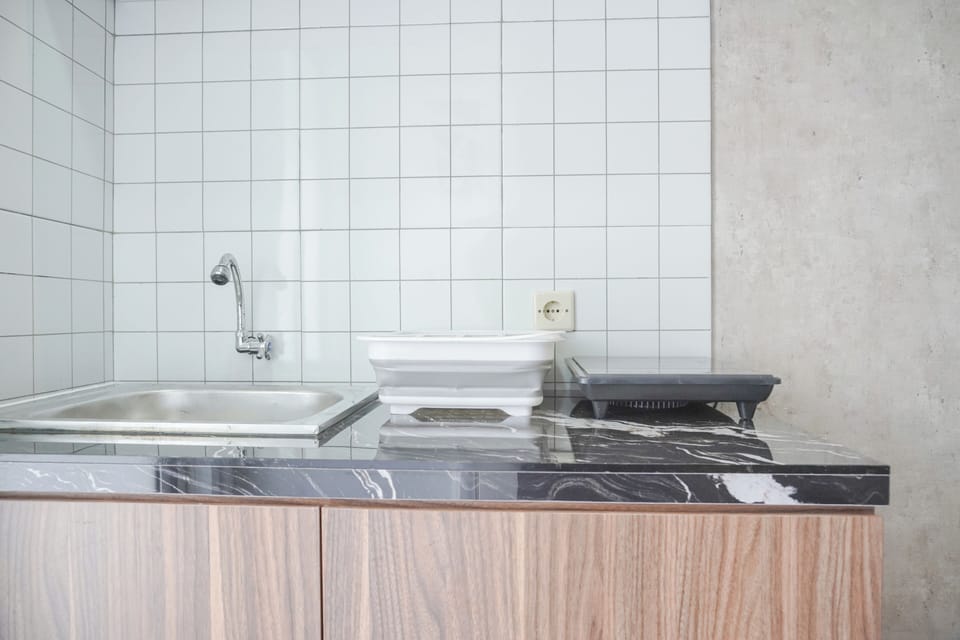 Studio | Private kitchen | Full-size fridge, stovetop