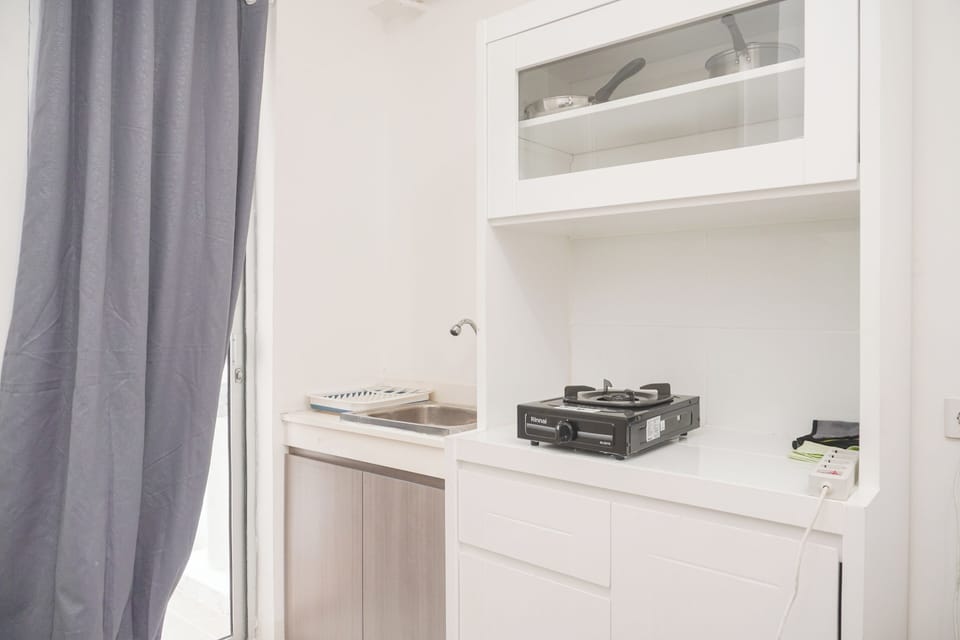 Apartment | Private kitchen | Full-size fridge, stovetop
