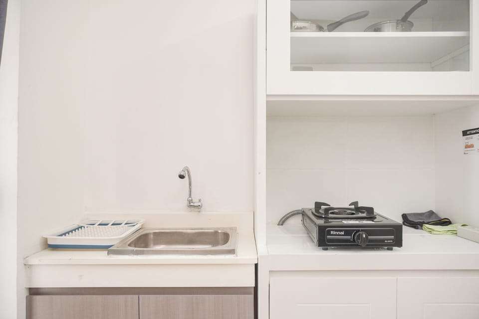 Apartment | Private kitchen | Full-size fridge, stovetop