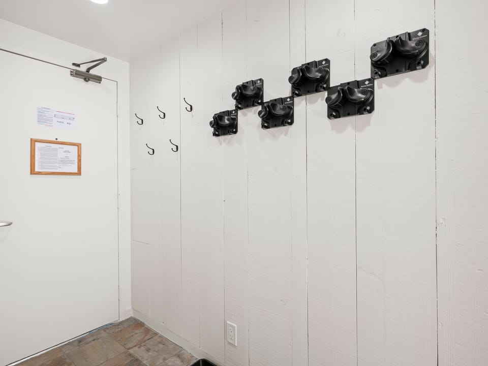 Entry / Storage