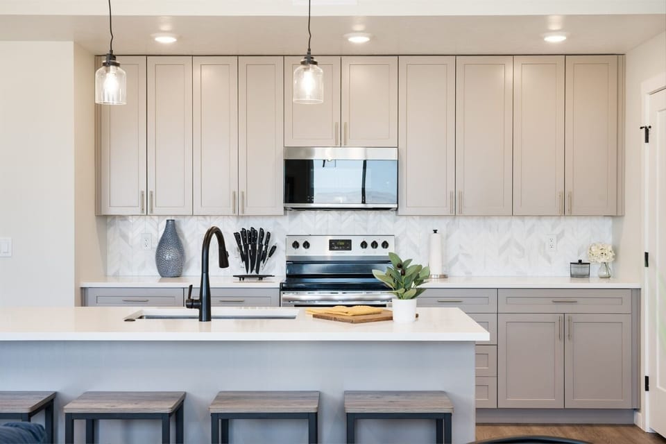 Condo, 2 Bedrooms | Private kitchen | Fridge, oven, coffee/tea maker, electric kettle
