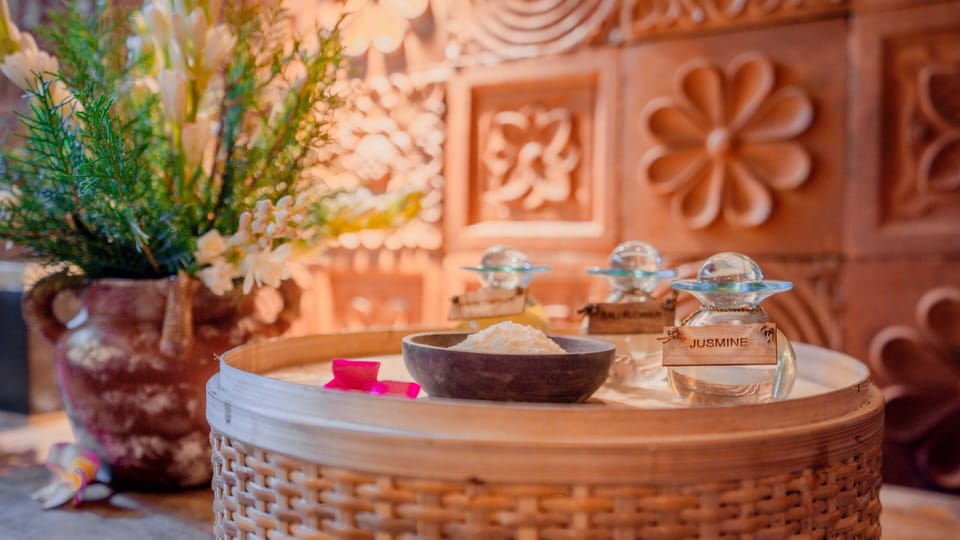 Couples treatment rooms, sauna, hot tub, hot springs, body treatments