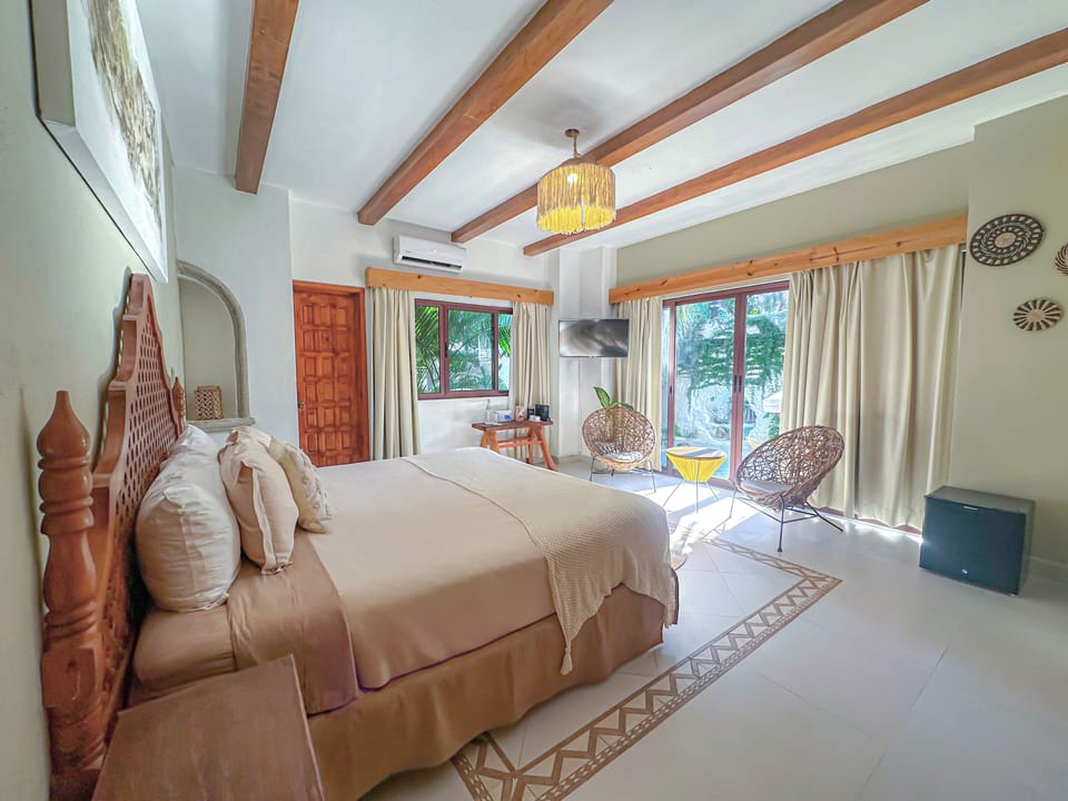 Deluxe Room | Individually decorated, bed sheets