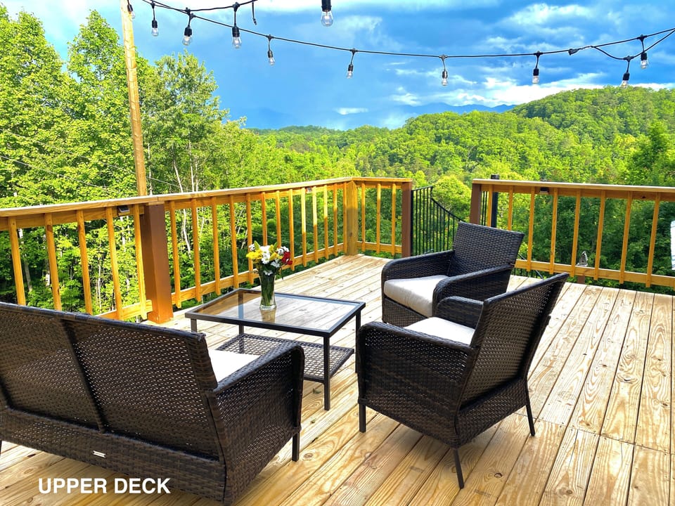 Upper deck