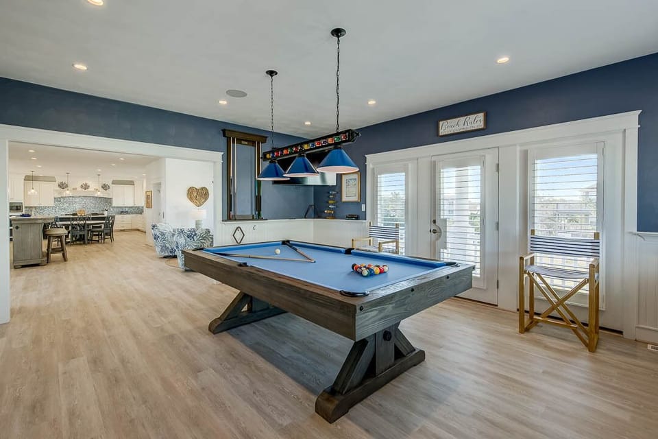 Mid-Level Rec Room with Pool Table