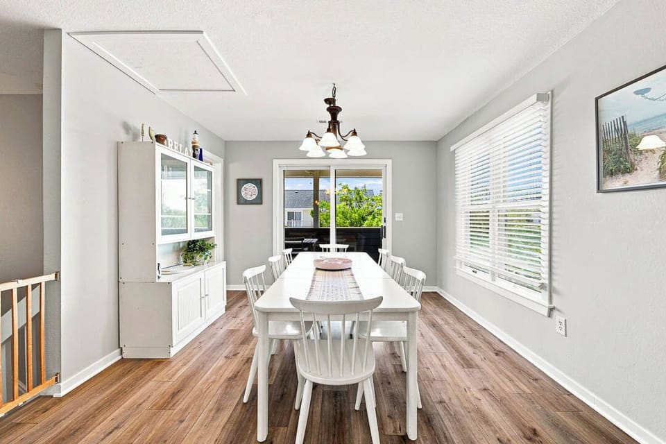 Top-Level Dining Room with Table (seats 8)