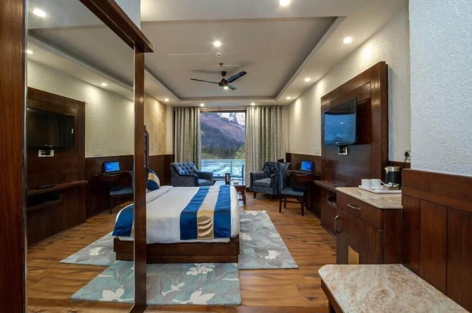 Superior Room | 1 bedroom, iron/ironing board, free WiFi