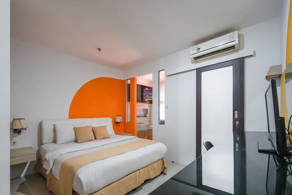 Deluxe Studio | Desk, laptop workspace, free WiFi, bed sheets